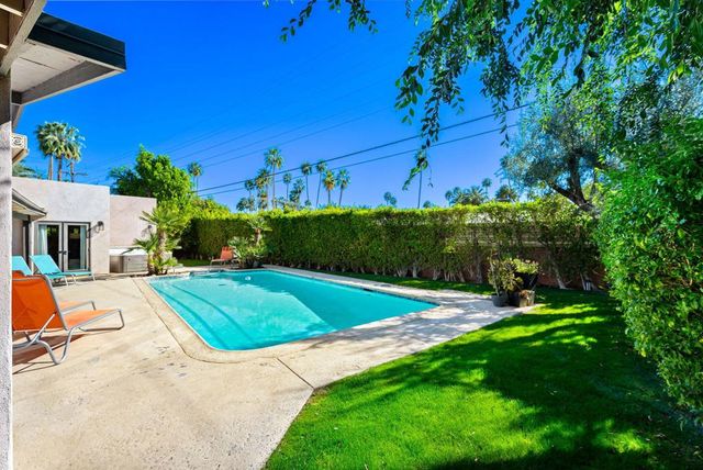 1090 S Calle De Maria, Palm Springs, CA 92264