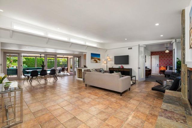 1090 S Calle De Maria, Palm Springs, CA 92264