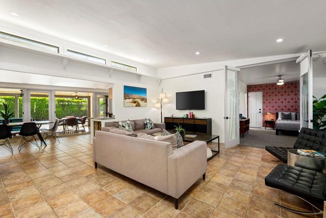 1090 S Calle De Maria, Palm Springs, CA 92264