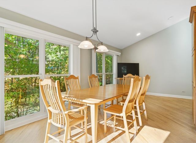 205 Bradford Court, Lake Bluff, IL 60044