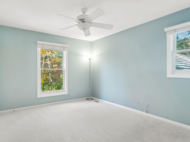 205 Bradford Court, Lake Bluff, IL 60044