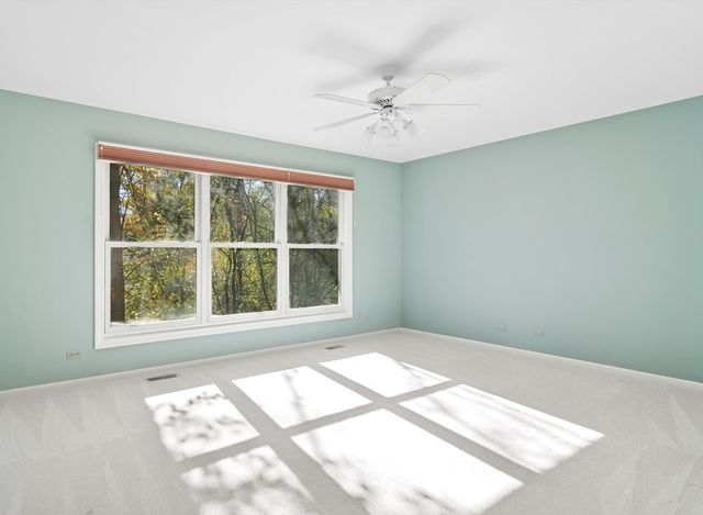 205 Bradford Court, Lake Bluff, IL 60044