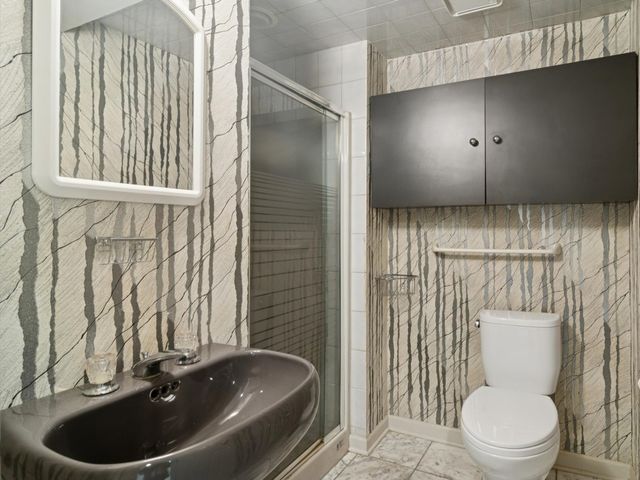 205 Bradford Court, Lake Bluff, IL 60044