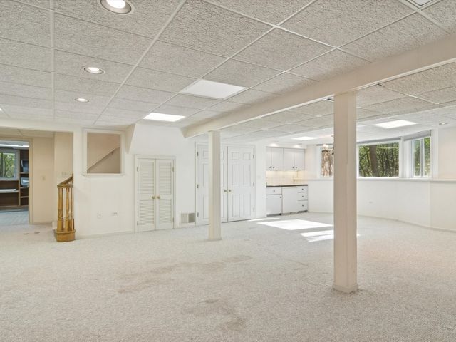 205 Bradford Court, Lake Bluff, IL 60044