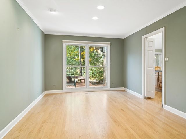 205 Bradford Court, Lake Bluff, IL 60044