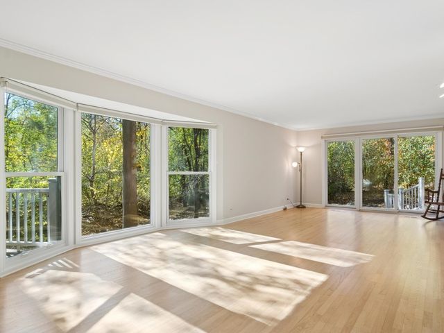 205 Bradford Court, Lake Bluff, IL 60044