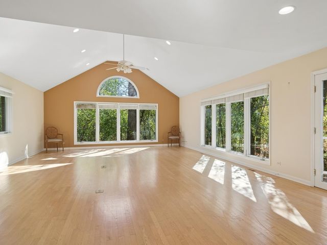 205 Bradford Court, Lake Bluff, IL 60044