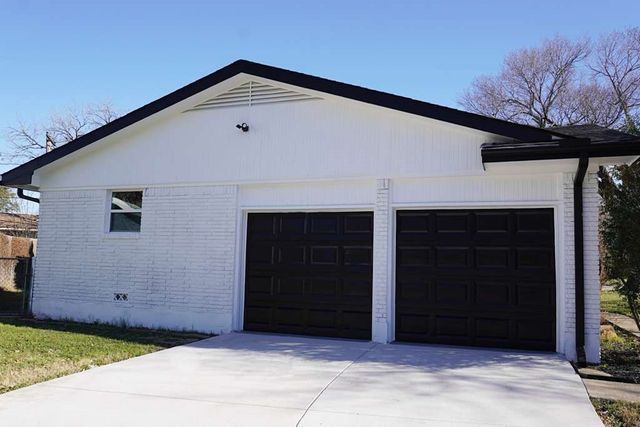 1112 Karla Drive, Hurst, TX 76053