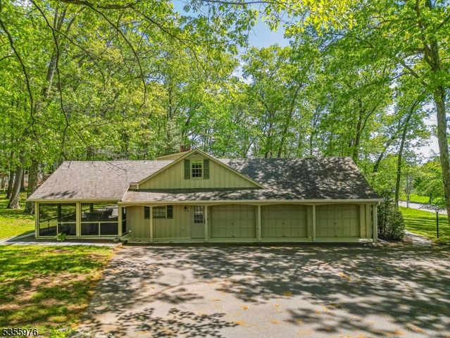 14 William Barnes Road, Raritan Twp., NJ 08822