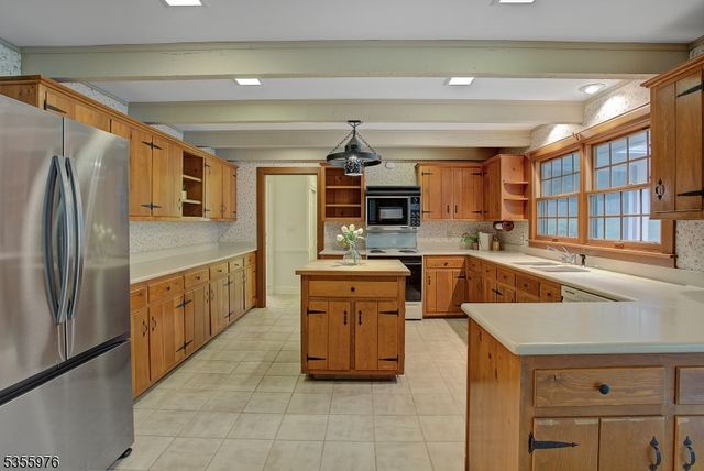 14 William Barnes Road, Raritan Twp., NJ 08822