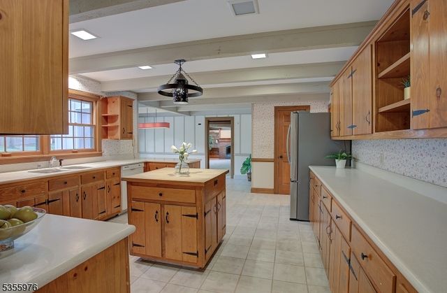 14 William Barnes Road, Raritan Twp., NJ 08822