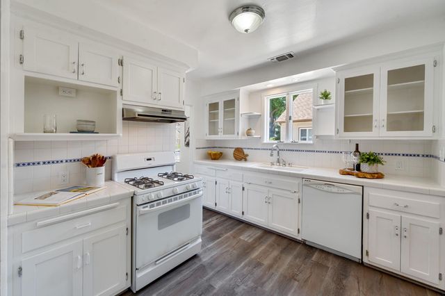 2565 14th St, Sacramento, CA 95818