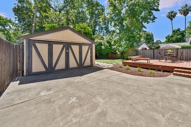 2565 14th St, Sacramento, CA 95818