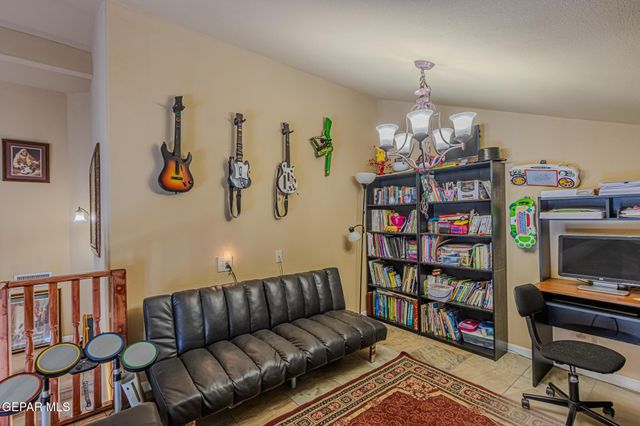 500 GINA VEGA Drive, Canutillo, TX 79835