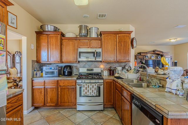 500 GINA VEGA Drive, Canutillo, TX 79835