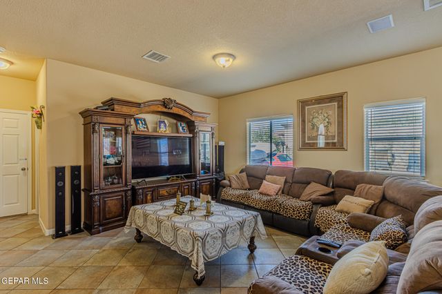 500 GINA VEGA Drive, Canutillo, TX 79835