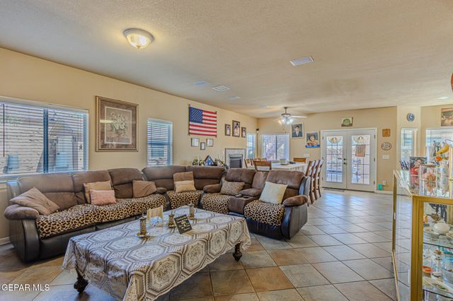 500 GINA VEGA Drive, Canutillo, TX 79835
