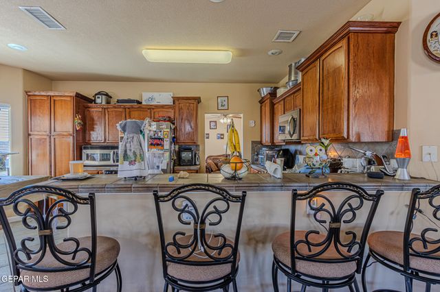 500 GINA VEGA Drive, Canutillo, TX 79835