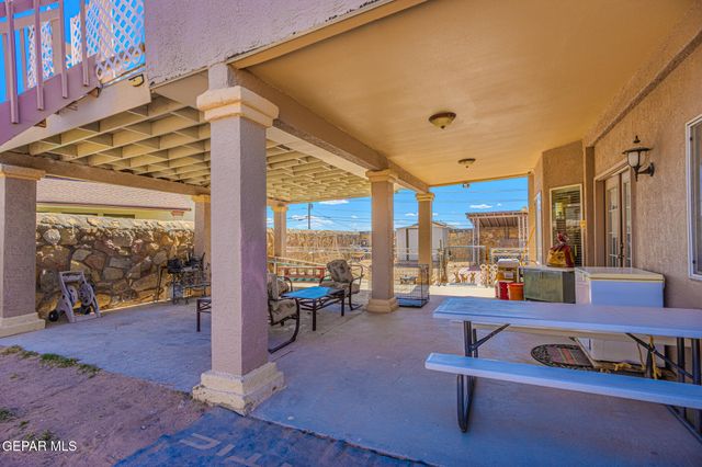 500 GINA VEGA Drive, Canutillo, TX 79835