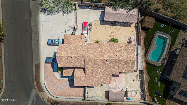 500 GINA VEGA Drive, Canutillo, TX 79835