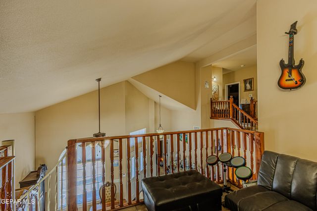 500 GINA VEGA Drive, Canutillo, TX 79835