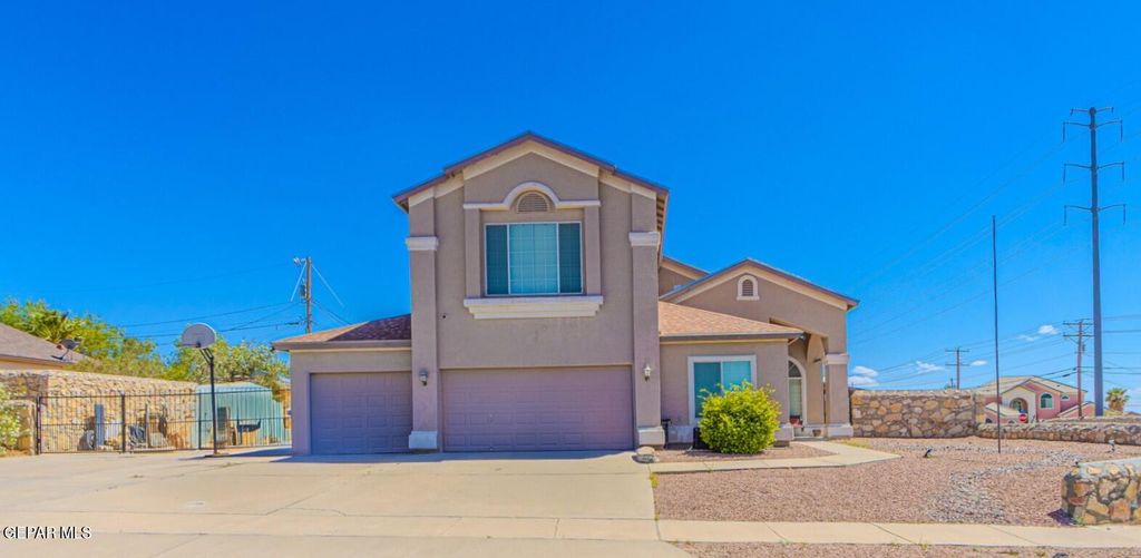 500 GINA VEGA Drive, Canutillo, TX 79835
