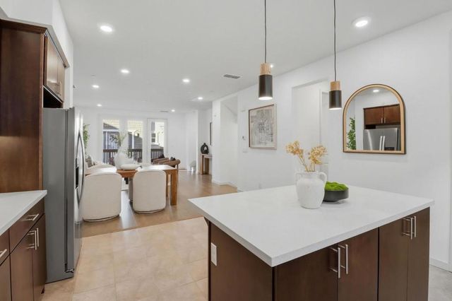 537 San Lorenzo Terrace 2, Sunnyvale, CA 94085