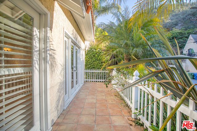 1628 Benedict Canyon Drive, Beverly Hills, CA 90210