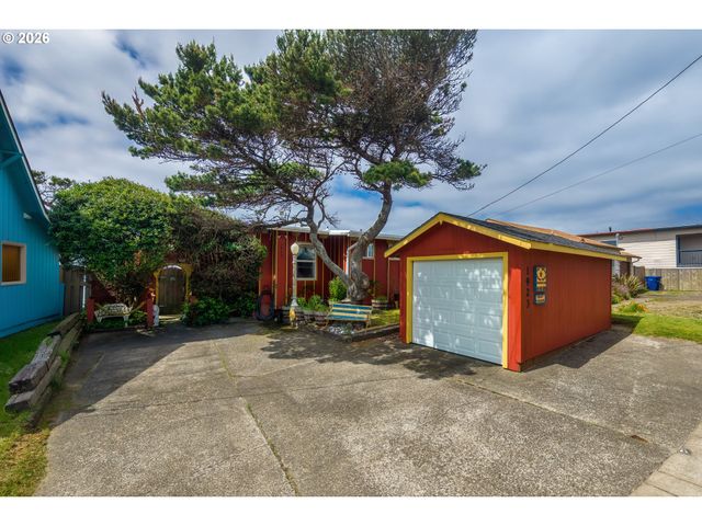 1923 Nw HARBOR Ave, Lincoln City, OR 97367