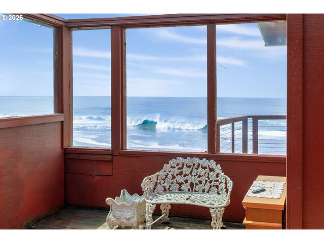 1923 Nw HARBOR Ave, Lincoln City, OR 97367