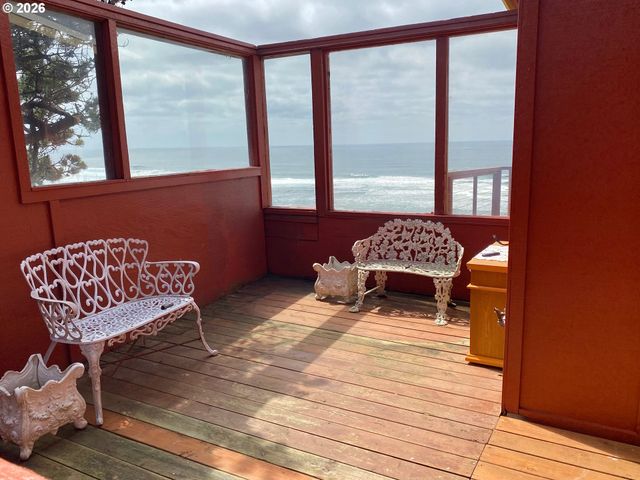 1923 Nw HARBOR Ave, Lincoln City, OR 97367