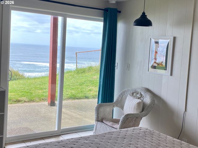 1923 Nw HARBOR Ave, Lincoln City, OR 97367