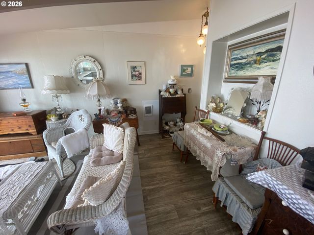 1923 Nw HARBOR Ave, Lincoln City, OR 97367
