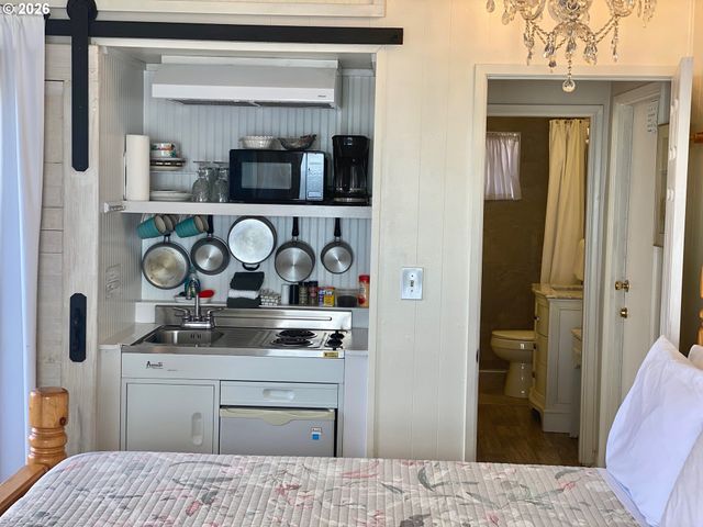 1923 Nw HARBOR Ave, Lincoln City, OR 97367