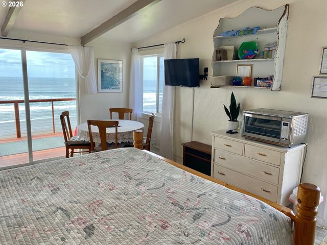 1923 Nw HARBOR Ave, Lincoln City, OR 97367
