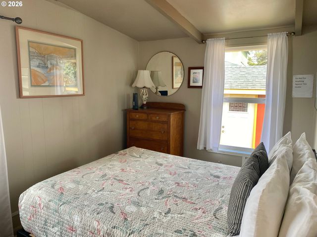 1923 Nw HARBOR Ave, Lincoln City, OR 97367