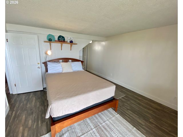 1923 Nw HARBOR Ave, Lincoln City, OR 97367