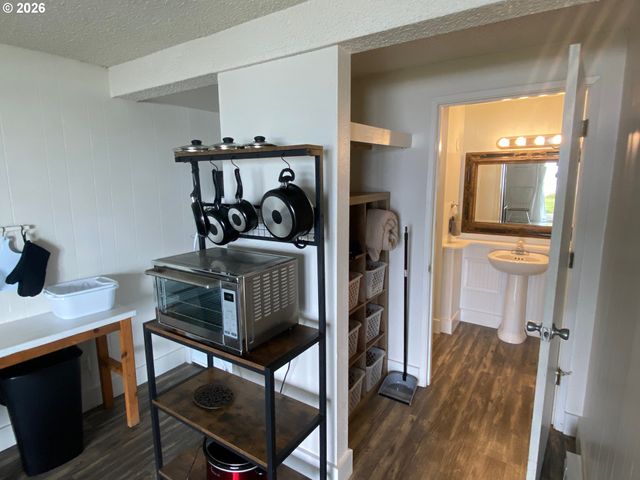 1923 Nw HARBOR Ave, Lincoln City, OR 97367
