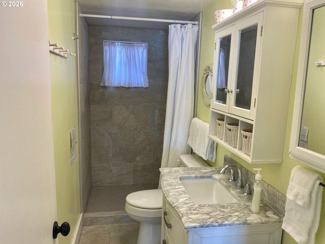 1923 Nw HARBOR Ave, Lincoln City, OR 97367