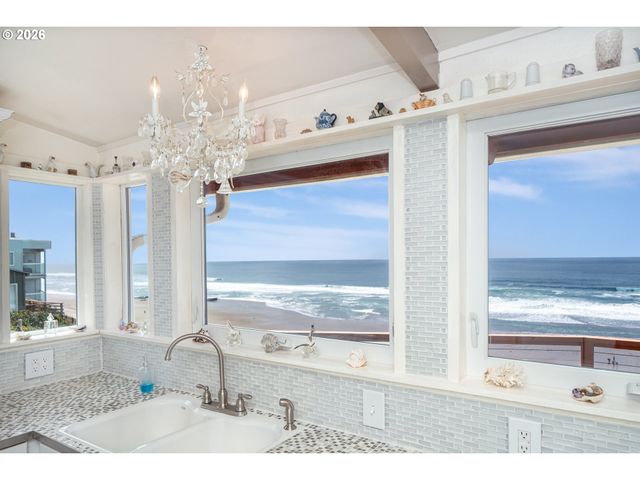1923 Nw HARBOR Ave, Lincoln City, OR 97367
