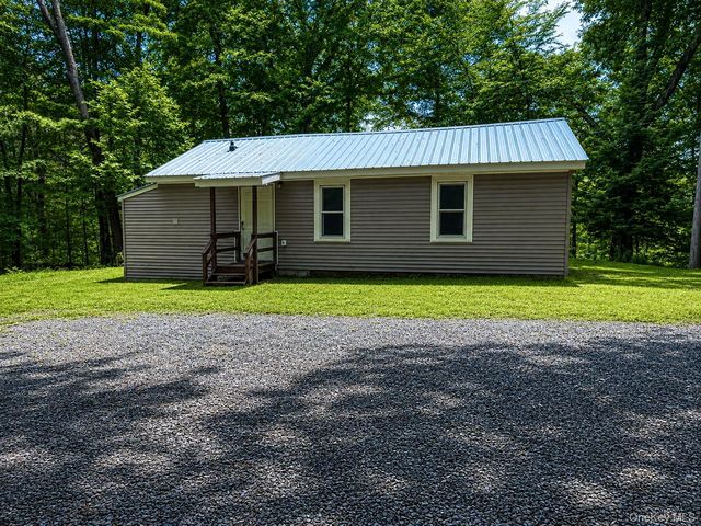 69 Glazer Drive, Bloomingburg, NY 12721