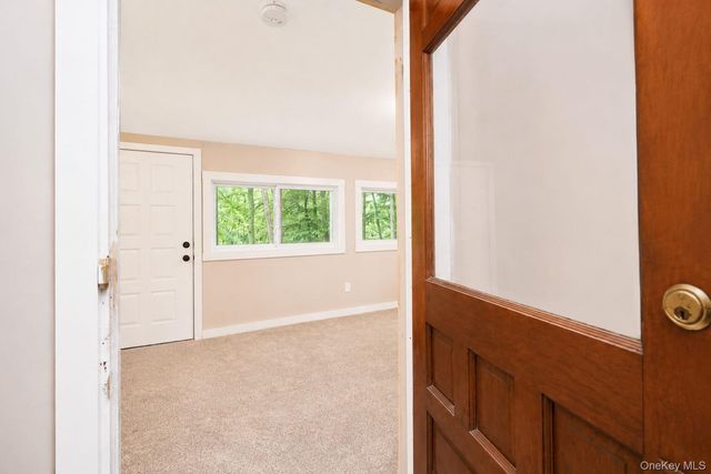 69 Glazer Drive, Bloomingburg, NY 12721