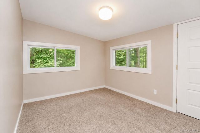 69 Glazer Drive, Bloomingburg, NY 12721
