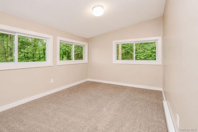 69 Glazer Drive, Bloomingburg, NY 12721