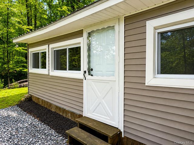 69 Glazer Drive, Bloomingburg, NY 12721