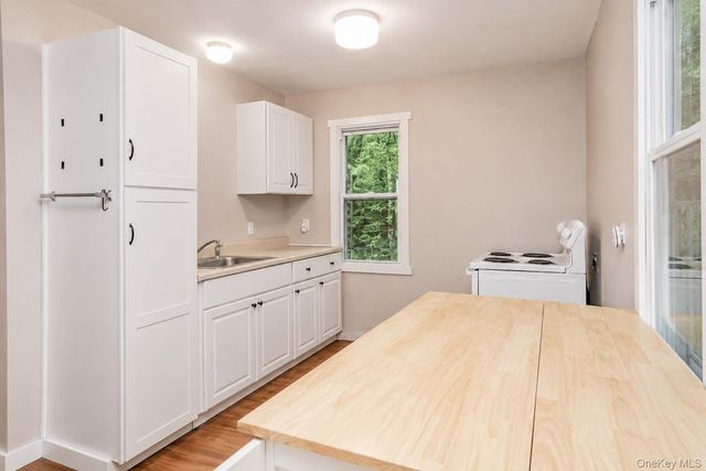 69 Glazer Drive, Bloomingburg, NY 12721