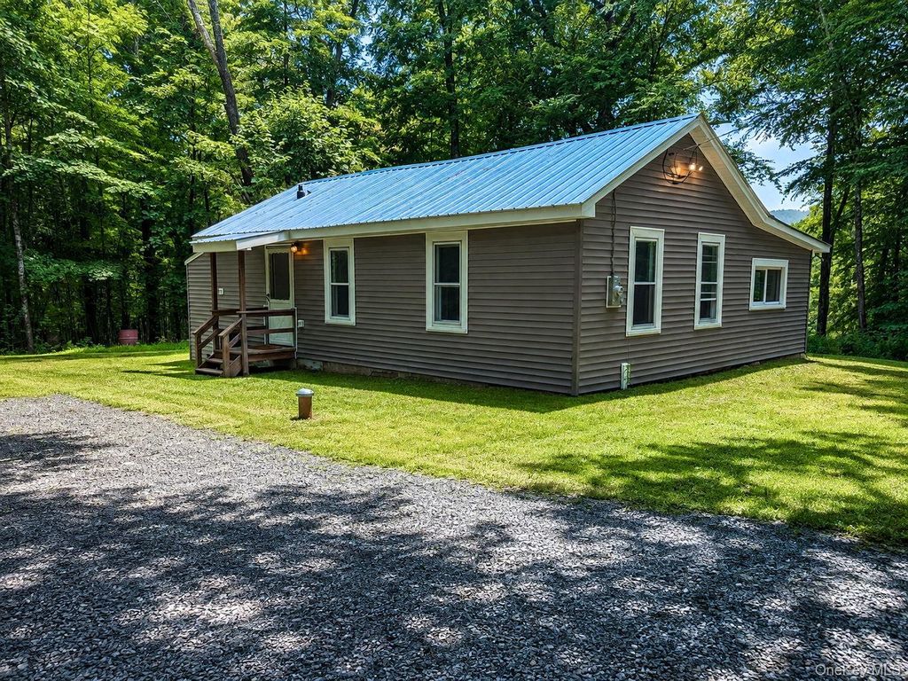69 Glazer Drive, Bloomingburg, NY 12721