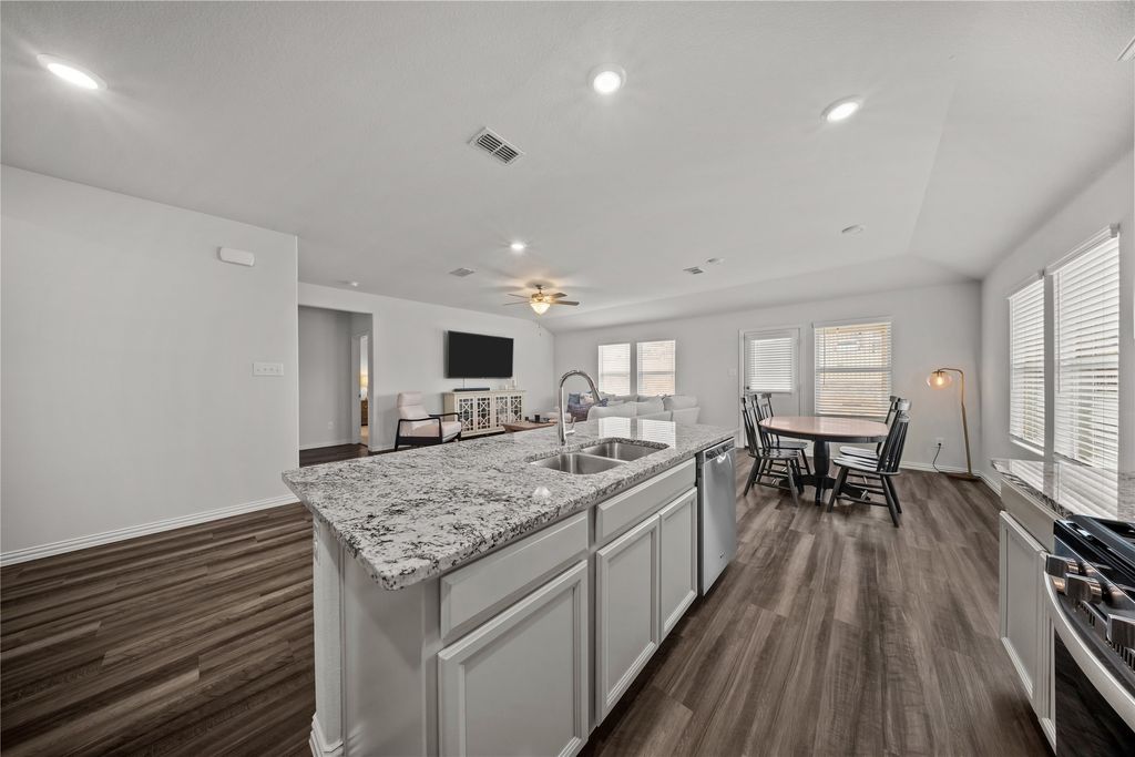 Image 2 of property listing at 2820 Field Street, Celina, TX 75009