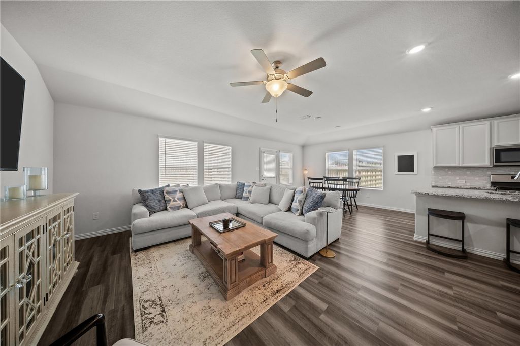 Image 6 of property listing at 2820 Field Street, Celina, TX 75009