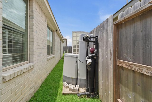18463 Running Shadow Court, Hockley, TX 77447